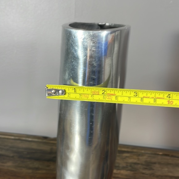 Very heavy metal vase - Picture 11 of 15